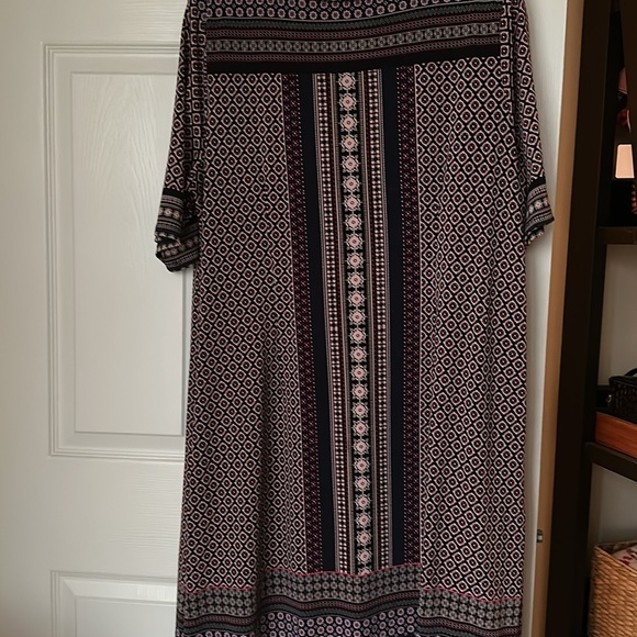 Roz & Ali (Dress Barn) irresistibly gorgeous print! Slimming your silhouette! - Picture 7 of 7